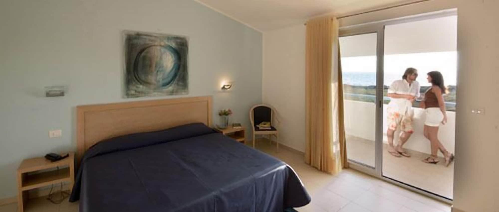 Parco Della Rocca Hotel Punta Braccetto Bagian luar foto