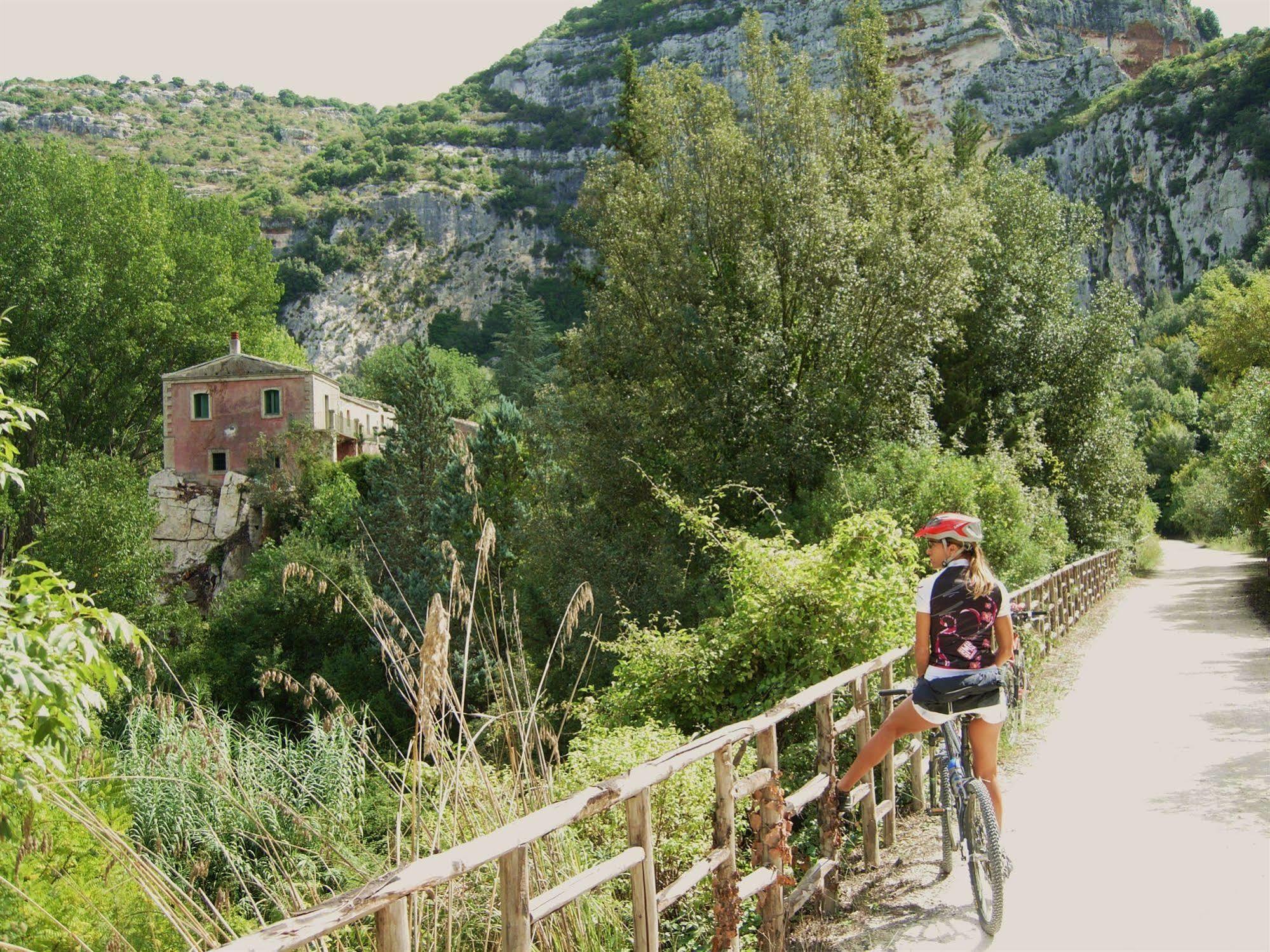 Parco Della Rocca Hotel Punta Braccetto Bagian luar foto